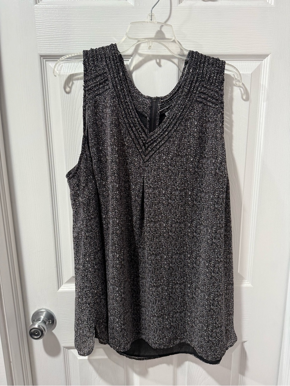 Daniel Rainn Black Metallic Knit Sleeveless V-Neck Tunic top